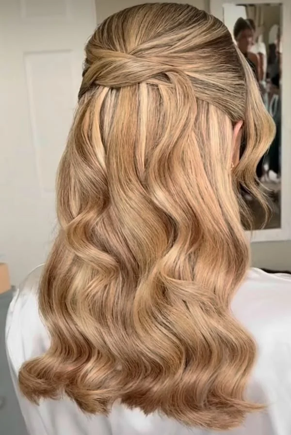Soft Wave Half-Up Hairstyle
