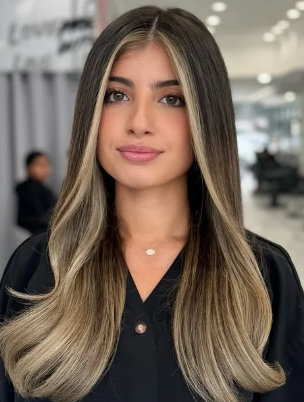 Face-Framing Blonde Highlights