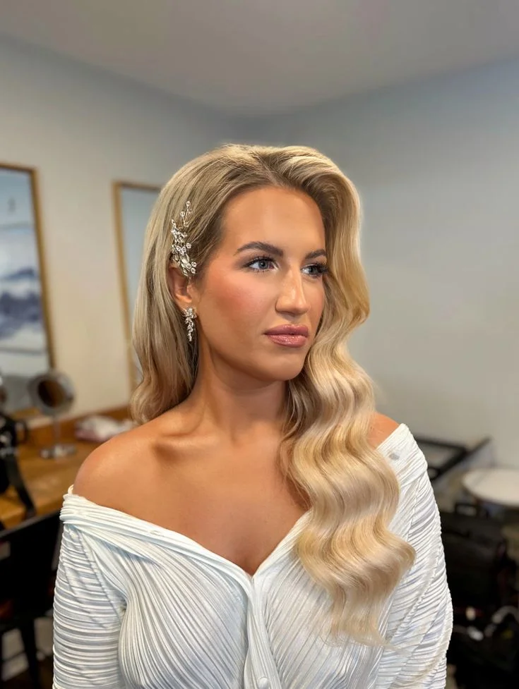 Side-Swept Hollywood Waves