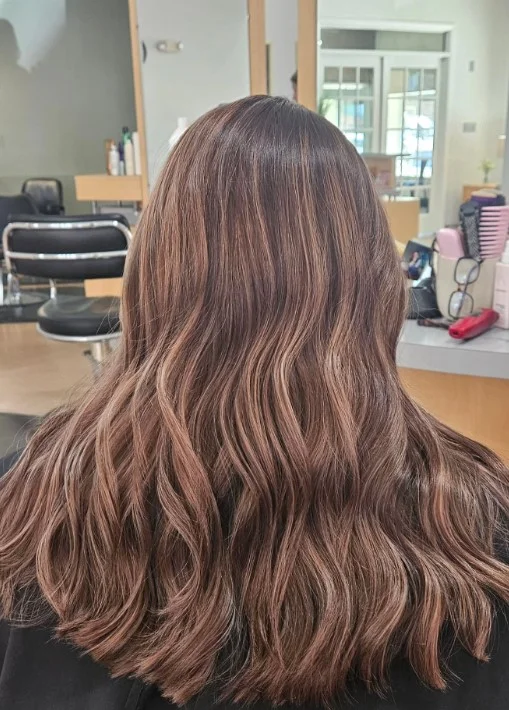 Dark Roots Blonde Lowlights