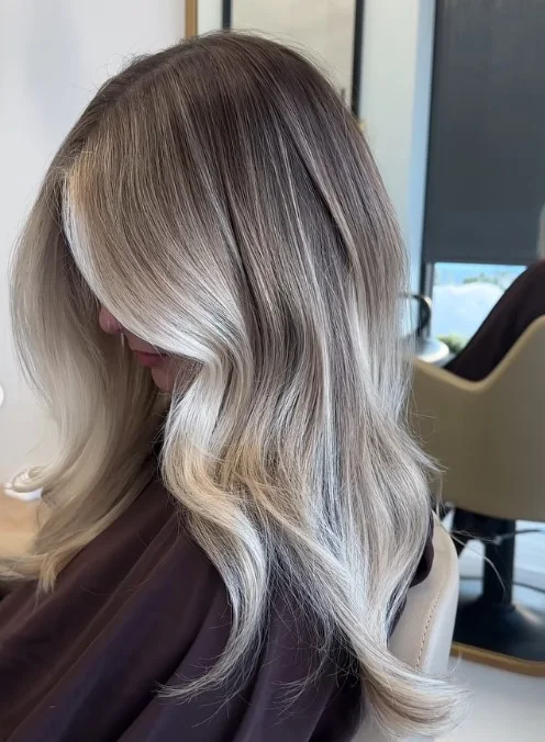 Dark Roots Blonde Gradient