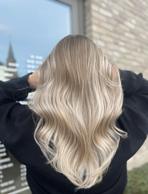 Dark Roots Creamy Blonde